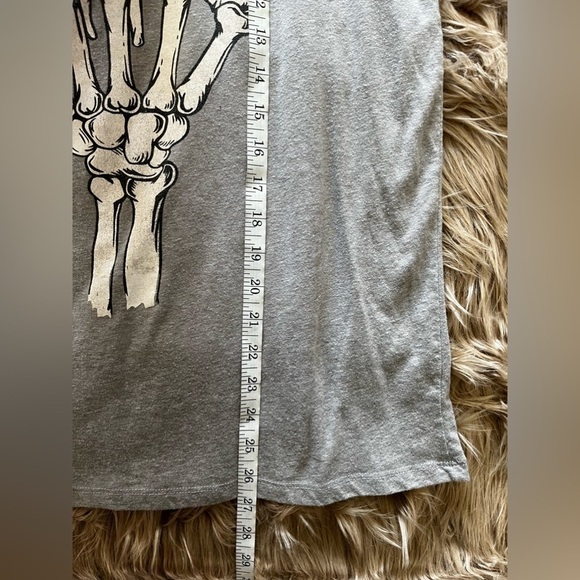 Skeleton Love Hand T-Shirt Grey Grayson Threads Halloween Women's XL Altered Cut - Picture 9 of 10